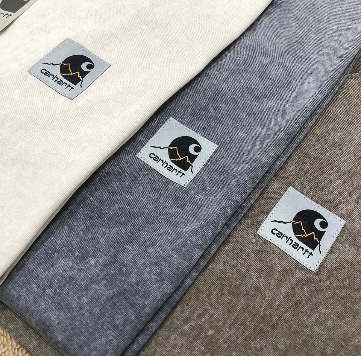Camiseta Carhartt Efecto Desgastado – Logo Patch